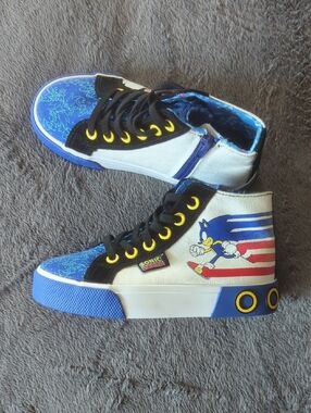 Sonic Kids High-Top Sneakers in Blue, White, Black